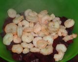 Foto del paso 2 de la receta: Ensalada de remolacha, champiñon y gambas