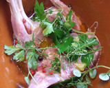 Foto del paso 1 de la receta: Conejo guisado con castañas y setas