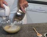 Foto del paso 2 de la receta: Magdalenas con harina integral