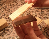 Foto del paso 2 de la receta: Barquillos cubiertos de chocolate blanco