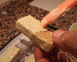 Foto del paso 4 de la receta: Barquillos cubiertos de chocolate blanco