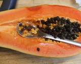 Foto del paso 3 de la receta: Piña y papaya con frambuesas y crema de coco