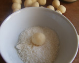 Foto del paso 2 de la receta: Bolitas de chocolate negro y de coco