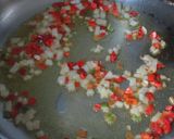 Foto del paso 1 de la receta: Arroz meloso de pollo, chorizo y jamón