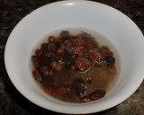 Foto del paso 2 de la receta: Arroz blanco con setas y pasas