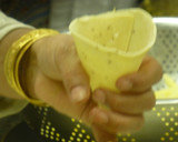 Foto del paso 3 de la receta: Masa de samosa con relleno