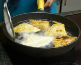 Foto del paso 6 de la receta: Masa de samosa con relleno
