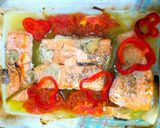 Foto del paso 3 de la receta: Salmón al horno con cebolla y tomate