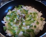 Foto del paso 2 de la receta: Tortilla vienesa con tallos de acelga y verduras al cilantro