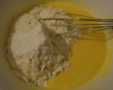 Foto del paso 4 de la receta: Bizcocho de ricotta y frutas confitadas