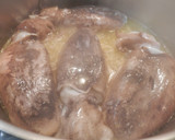Foto del paso 1 de la receta: Chocos de ría estofados