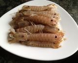 Foto del paso 1 de la receta: Galeras fritas con ajos