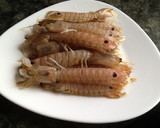 Foto del paso 1 de la receta: Galeras fritas con ajos