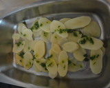 Foto del paso 4 de la receta: Patatas al horno con ajo y perejil
