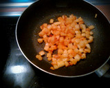Foto del paso 2 de la receta: Tartar de Morcilla, manzana caramelizada y patatas