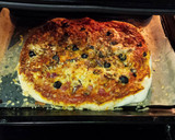 Foto del paso 4 de la receta: Pizza casera de jamón, queso y anchoas
