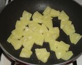 Foto del paso 1 de la receta: Salteado de gambas y piña