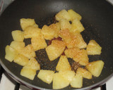 Foto del paso 2 de la receta: Salteado de gambas y piña