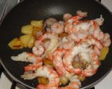 Foto del paso 4 de la receta: Salteado de gambas y piña