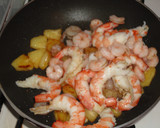 Foto del paso 4 de la receta: Salteado de gambas y piña