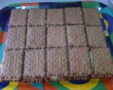 Foto del paso 2 de la receta: Tarta de galletas con flan y chocolate