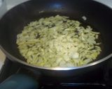 Foto del paso 2 de la receta: Espinacas con cabello de yema de huevo