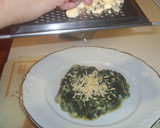 Foto del paso 7 de la receta: Espinacas con cabello de yema de huevo
