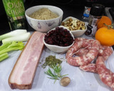 Foto del paso 1 de la receta: Relleno para pavo navideño (fácil, con frutos secos y arándanos)