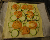 Foto del paso 3 de la receta: Coca de verduras asadas y queso