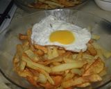 Foto del paso 4 de la receta: Papas fritas con huevo frito 