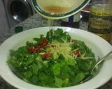 Foto del paso 5 de la receta: Ensalada de rúcula, tomates secos y reggianito