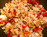 Foto del paso 2 de la receta: Arroz con verduras salteadas y pollo asado