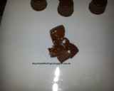 Foto del paso 14 de la receta: Bombones de chocolate con leche con praliné de avellanas y dulce de leche