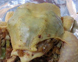 Foto del paso 7 de la receta: Pollo relleno con frutos secos y orejones