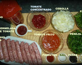 Foto del paso 1 de la receta: Salchichas frescas con tomates, perejil y cilantro
