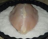 Foto del paso 2 de la receta: Pechuga de pollo a la sal