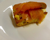 Foto del paso 3 de la receta: Canapé de salmón con picadillo