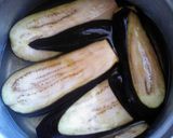Foto del paso 3 de la receta: Berenjenas a la plancha ensalsadas