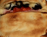 Foto del paso 2 de la receta: Tarta de jamón, queso, tomate y aceitunas