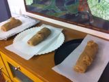 Tronco navideño con mazapán y chocolate relleno de turrón