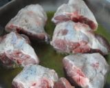 Foto del paso 2 de la receta: Codillos con salsa de Oporto y frutos de Navidad