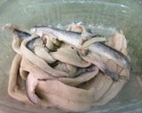 Foto del paso 1 de la receta: Canapés de ahumados variados "anchoas con pimientos"