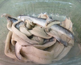 Foto del paso 1 de la receta: Canapés de ahumados variados "anchoas con pimientos"