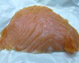 Foto del paso 1 de la receta Canapés de ahumados, salmón con sésamo y bacalao ahumado con picante