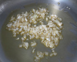 Foto del paso 3 de la receta: Merluza en salsa de marisco