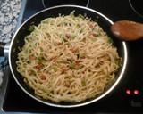 Foto del paso 2 de la receta: Tallarines con atún al curry