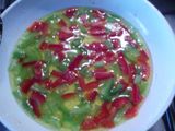 Tortilla de patatas con cebolla y pimientos