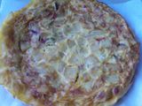Tortilla de patatas con cebolla y pimientos