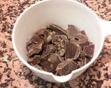 Foto del paso 1 de la receta: Trufas de chocolate con ron
