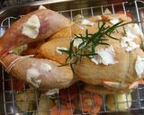 Foto del paso 3 de la receta: Pollo de corral relleno con tubérculos asados